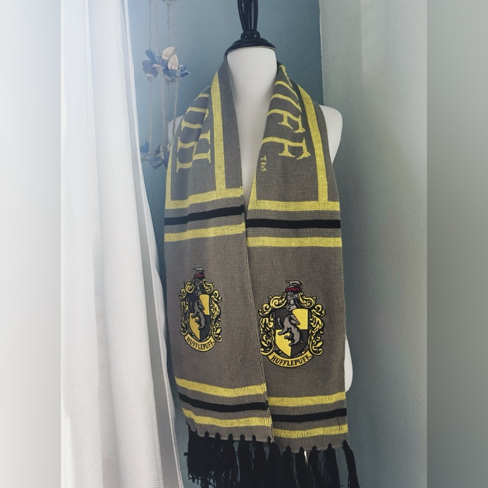 Hufflepuff Scarf - Gray and Yellow - Picture 2 of 7